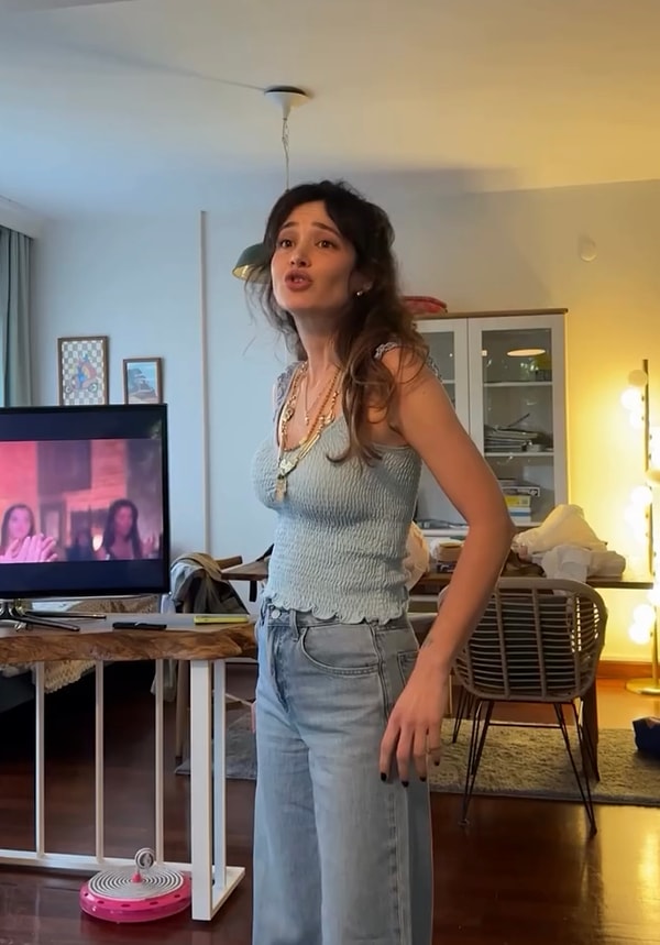 Dizide Serenay Sarıkaya’nın hayat verdiği Leyla Taylan’a her karakterin aşık olması da eleştirilmişti.